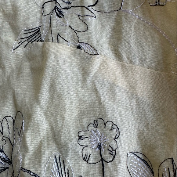 Tweeds Linen Pale Yellow Blouse With Black & White Floral Embroidery ~ 1X - Picture 11 of 15